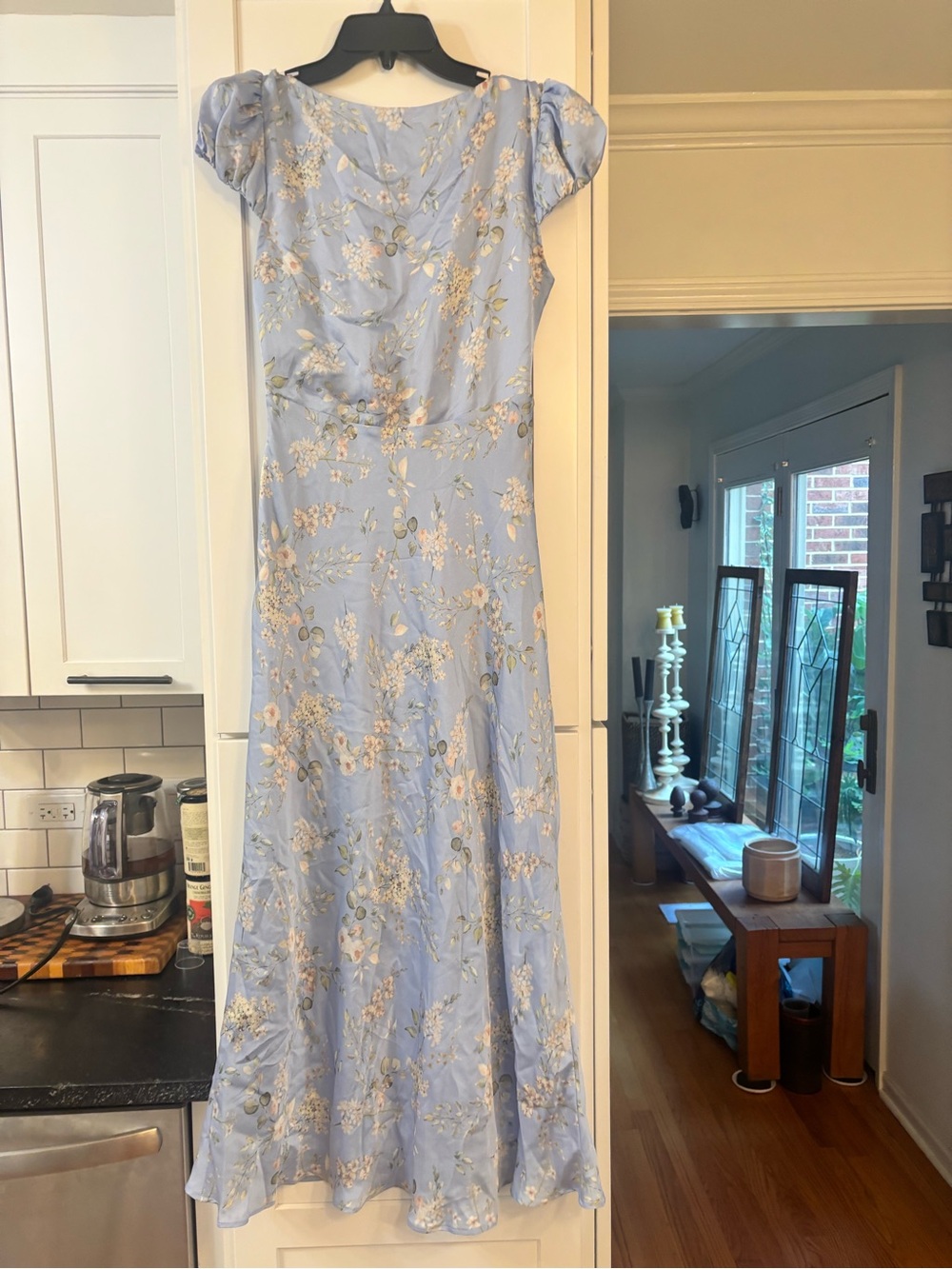 new Astr the label Makaela Puff Sleeve Floral Satin Midi Dress blue floral print - Picture 8 of 9